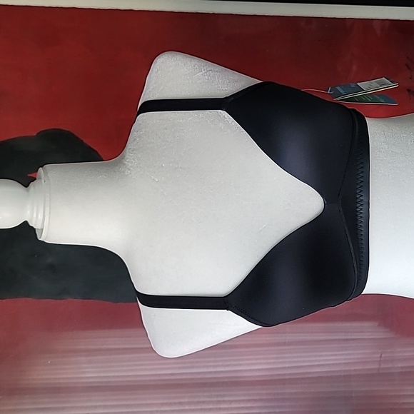 NWT Brooks Anyday Sports Bra, Size 32C, Color Black - Picture 5 of 12